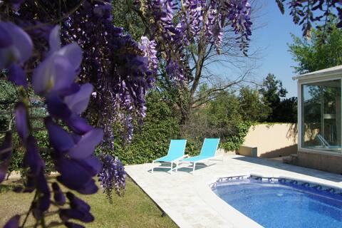 Beautiful villa with pool, near Aix en Provence.