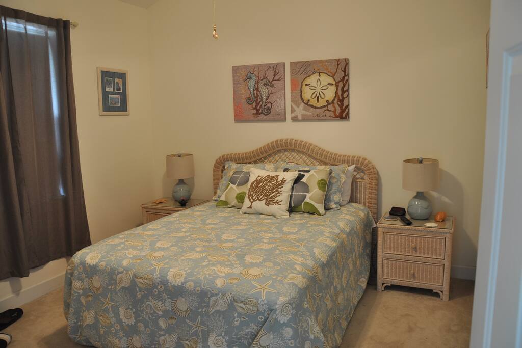 Main Bedroom with Queen bed