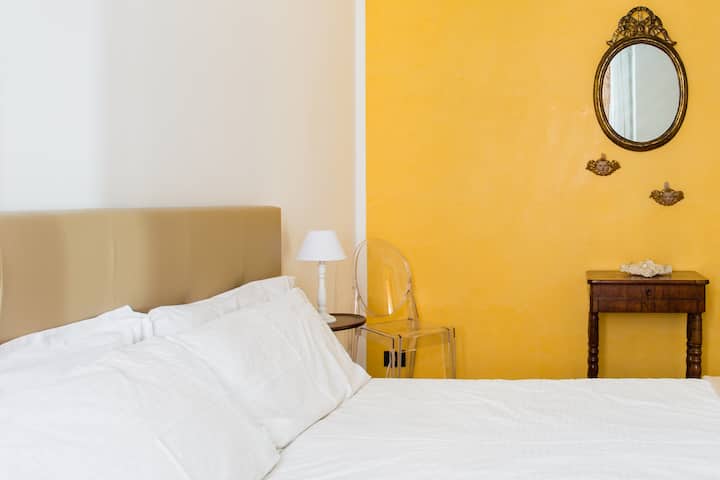 Schlafzimmer 1