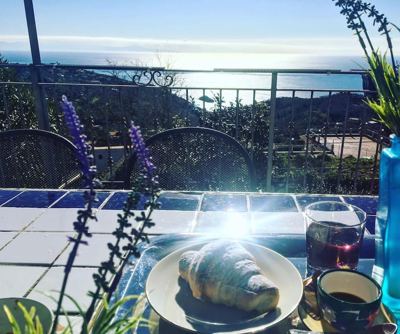 colazione sul terrazzo