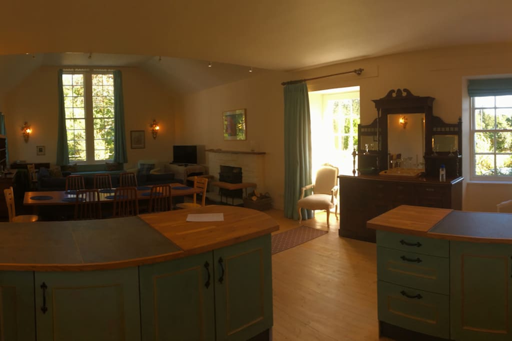 Kitchen/ Living Room