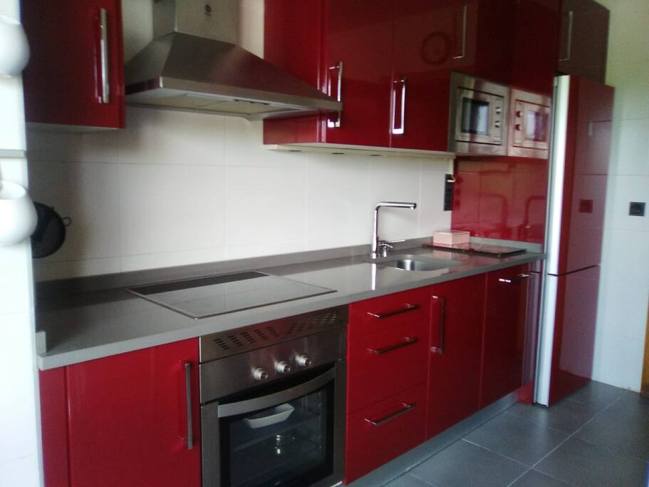 La cocina tiene acceso directo a la terraza