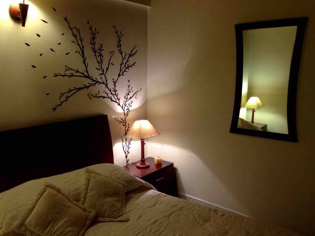 NICE AND COMFY ROOM. CLOSE TO THE AIRPORT