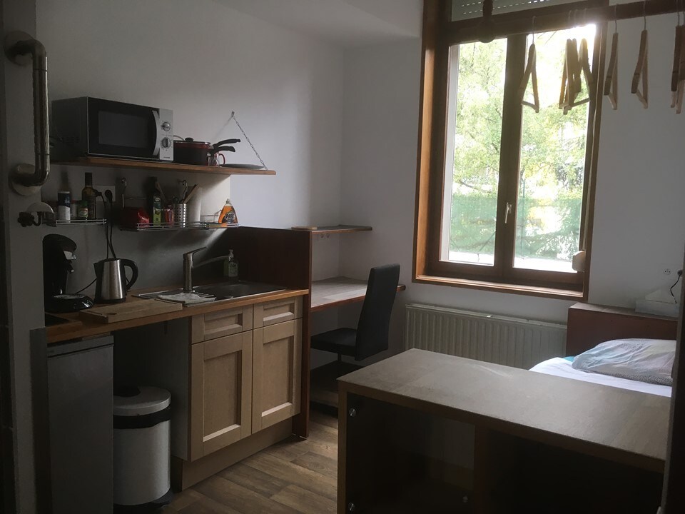 Successful Airbnb property: Studio Hellemmes Centre Train station/technicentrSNCF/metro in Fives