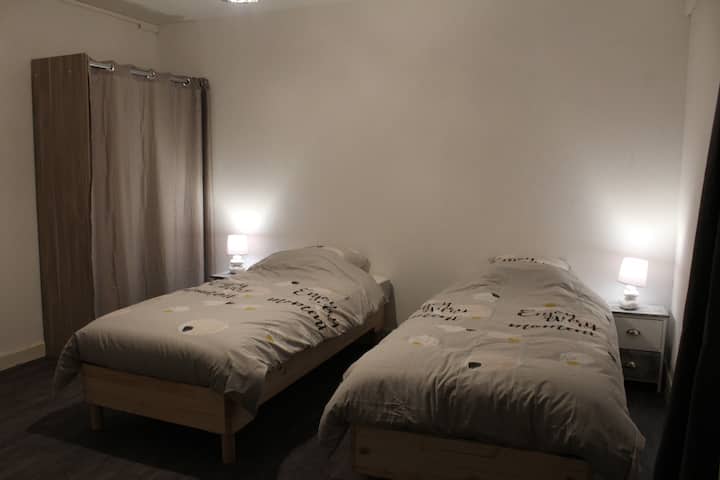 chambre #2 2 lits simples transformables en queen size