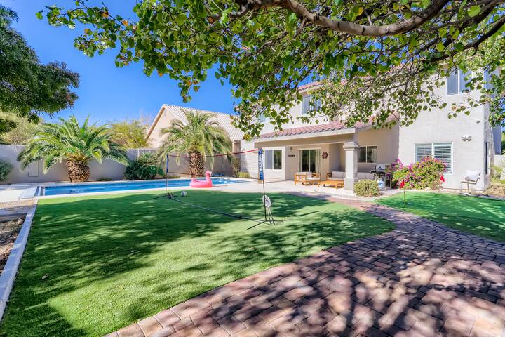 Spacious Luxury Desert Retreat with Heated Pool, P gallery image 2