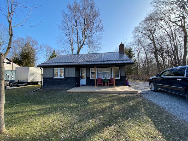 TURKEY POINT COZY COTTAGE W/ WIFI AND IPTV Cottages for Rent in Turkey Point, Ontario, Canada