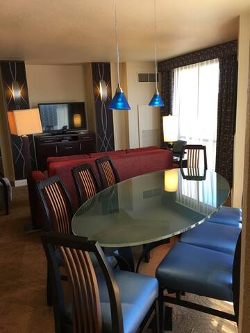 Luxury 3BD/3BA Penthouse Villa on Las Vegas Strip! gallery image 2