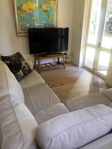 Waratah House- a sun drenched Palm Beach Classic gallery image 5