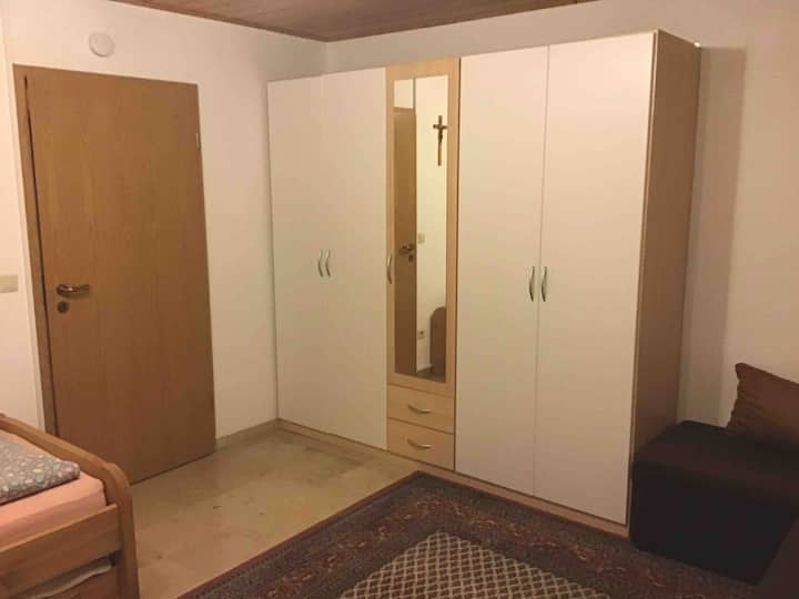 Დიდი ოთახი, გარდერობი 