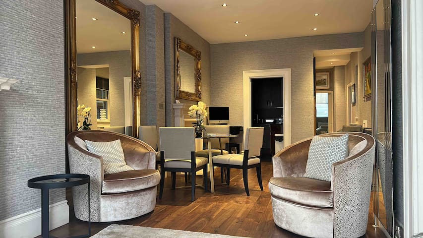 Character-filled Mayfair Residence -Hanover Square gallery image 2