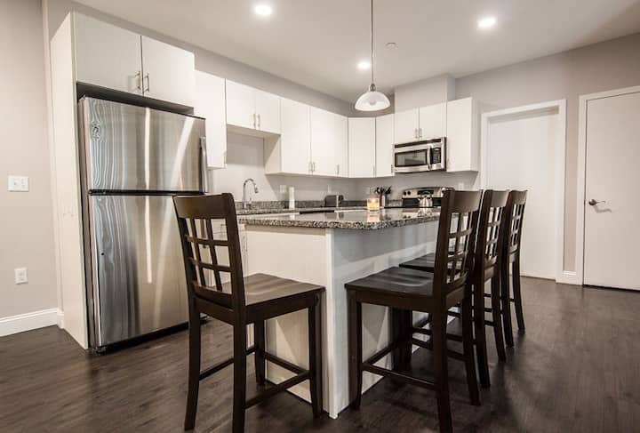 2bed/2bath Apt at Waltham Landing. Middle Unit