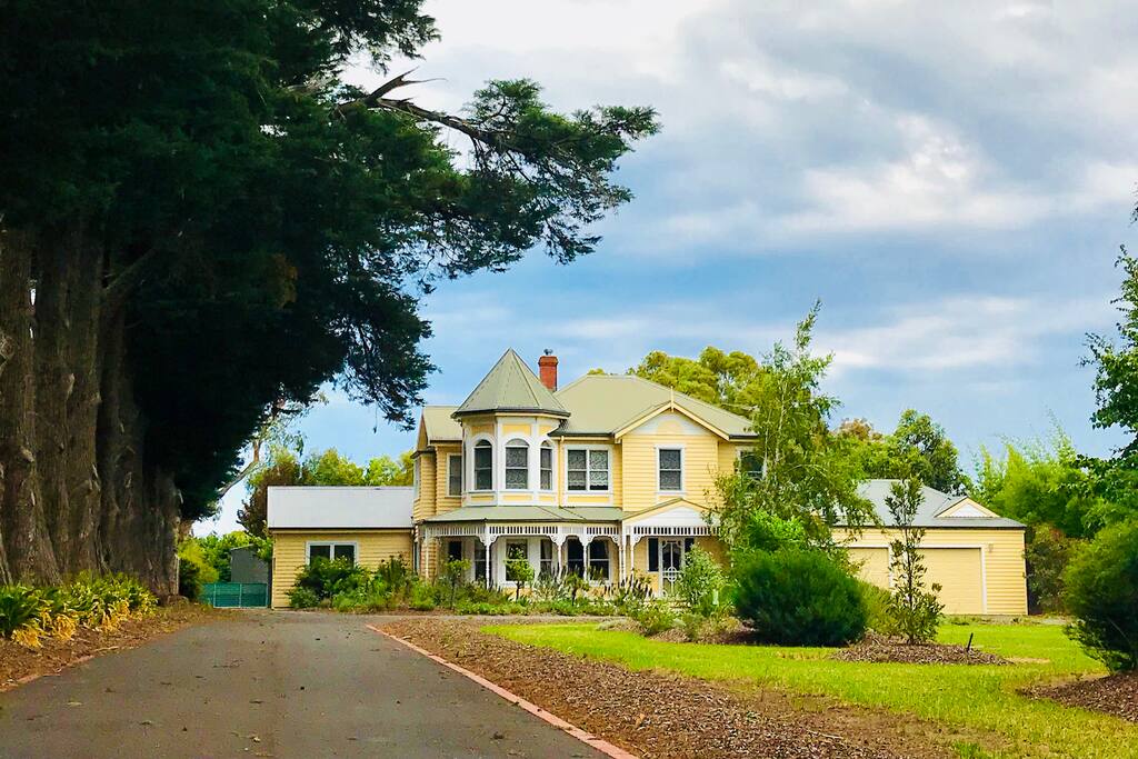 Victoria Manor