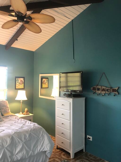 Ceiling fan to keep you cool and TV/DVD player to kick back and watch. And free WiFi.