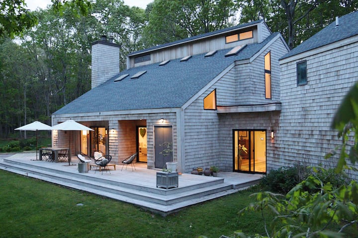 Renovated Hilltop Villa On 2-acre Gated Property - Les Hamptons, NY