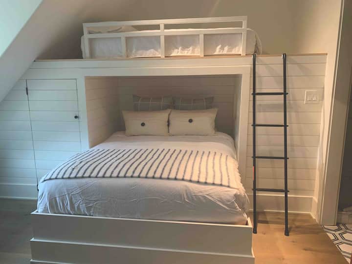 Loftová poschodová izba