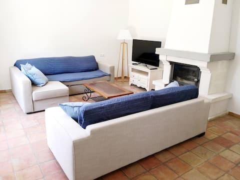 Popular Airbnb listing: Maison Les trois cypresses - quiet - idyllic in Pernes Les Fontaines