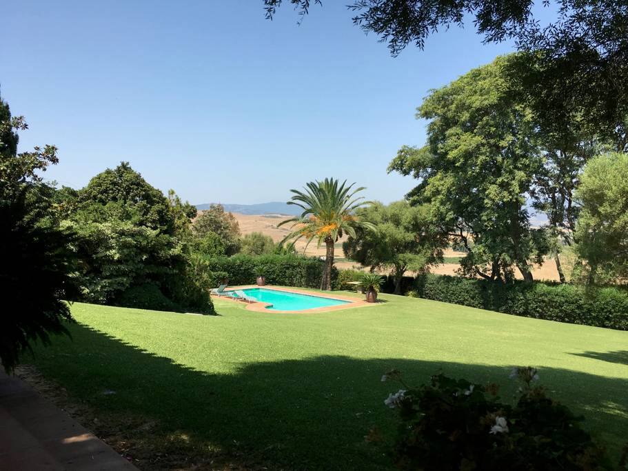 Piscina desde la casa / Swimming pool from the house