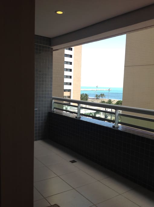Varanda ampla e ventilada c vista mar