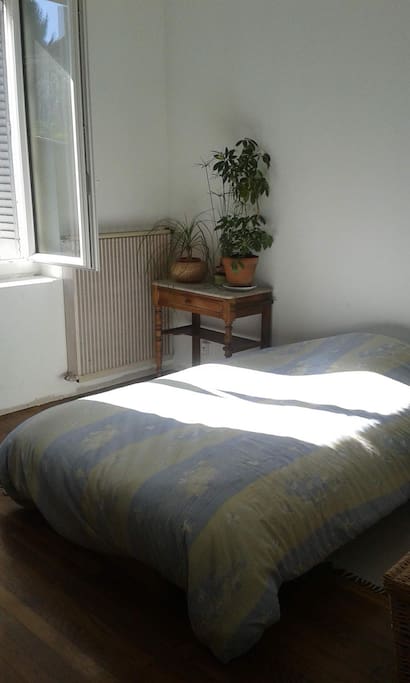 Chambre au calme et ensoleillée