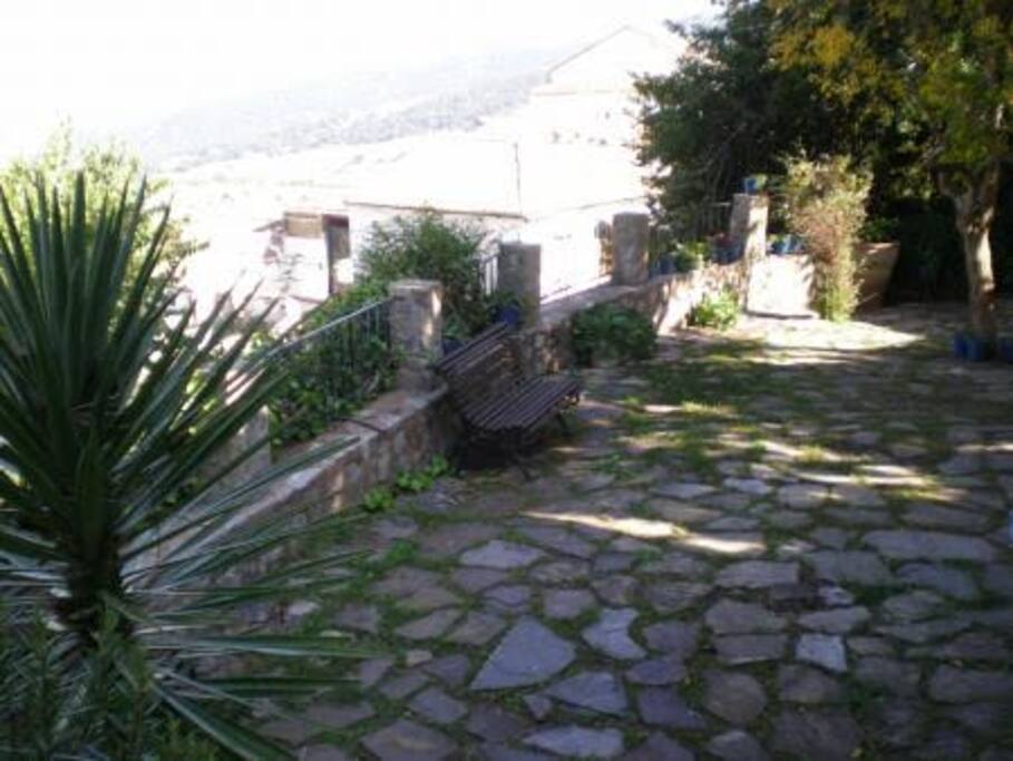 Jardín delantero con maravillosas vistas.