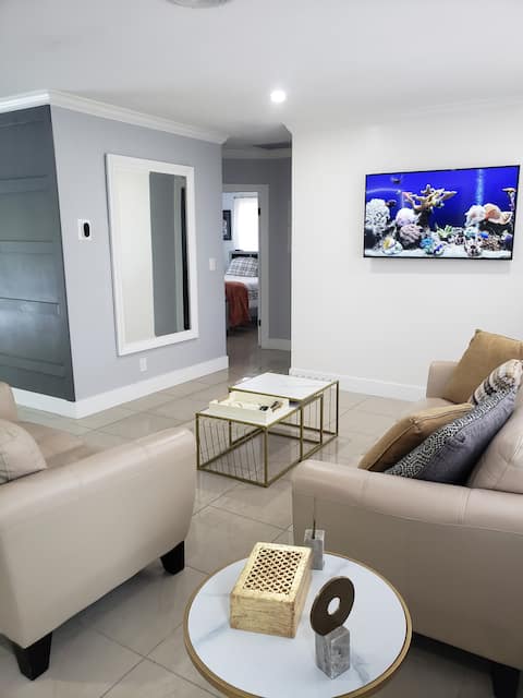 Mins away from Hard Rock casino / W/Pool /Gameroom