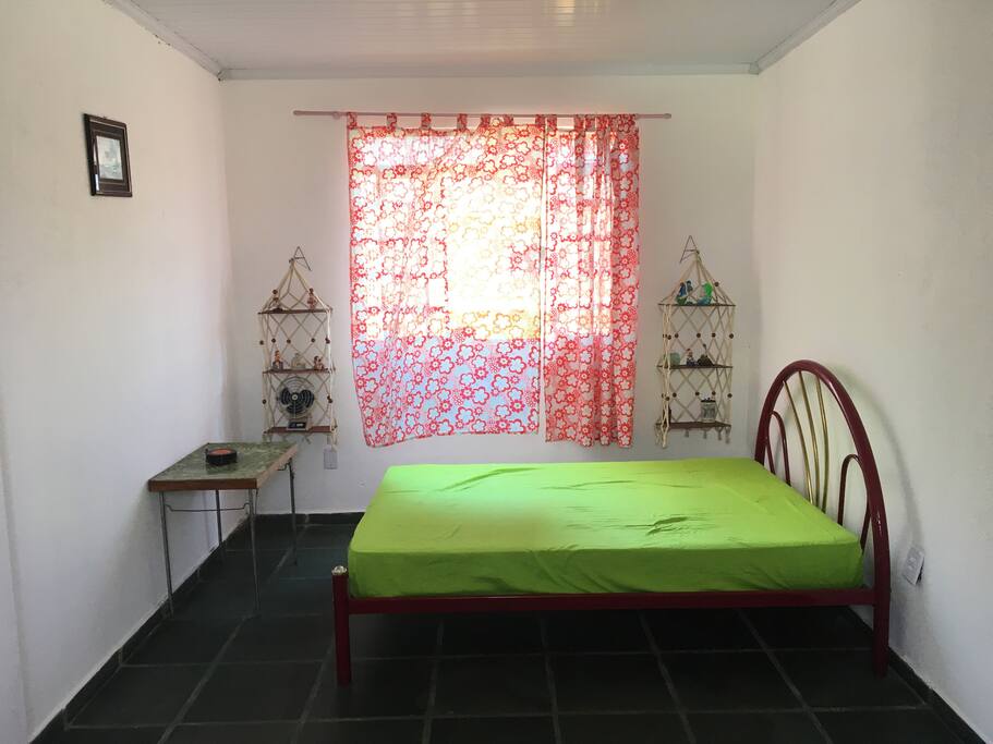 Quarto com cama de casal