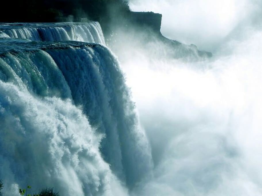 The falls. Niagara falls.