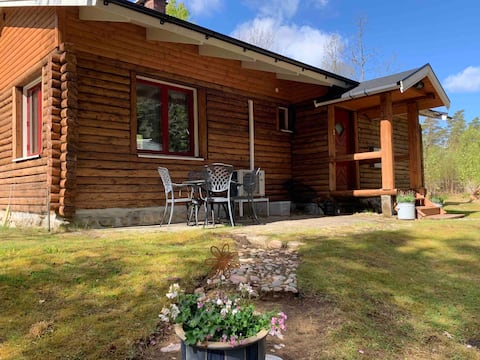 Nice log house near lake and forest in Vittsjö