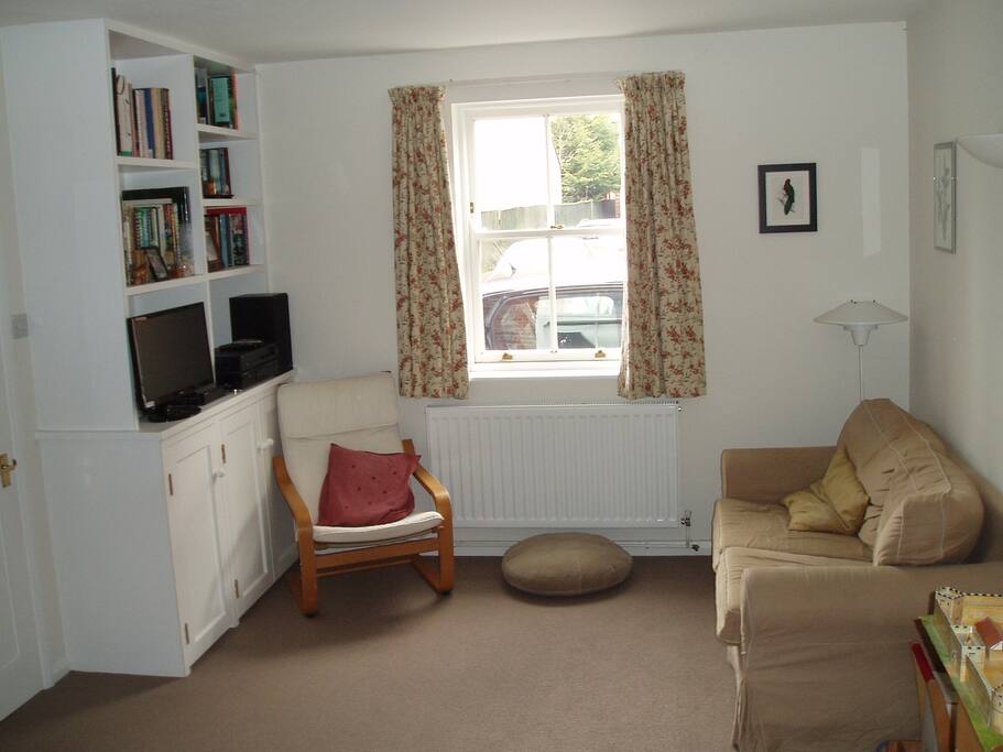 Living room, with TV and hi-fi