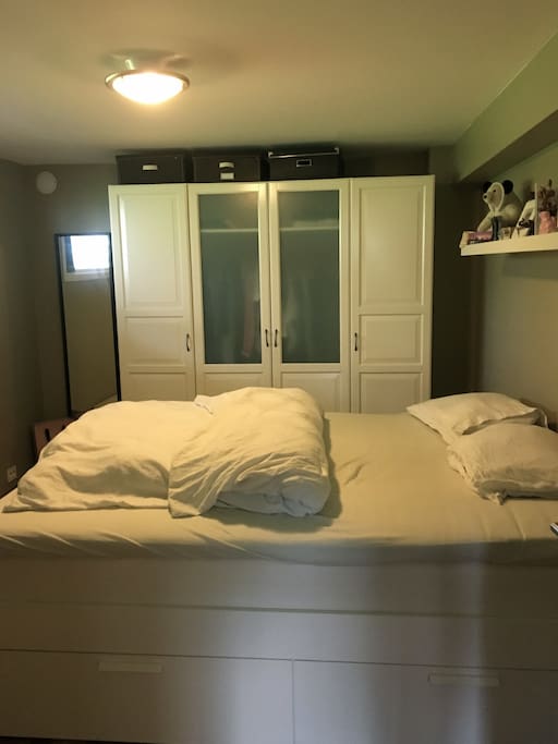 Cozy bedroom with a lot of space to store your luggage