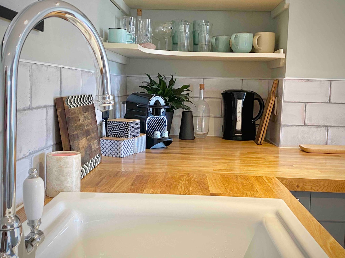 Popular Airbnb listing: Central Bath - Gorgeous Loft Apartment (TLA) in Bathampton
