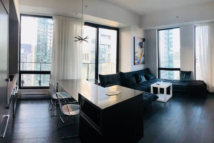 5 stars Downtown 2 bed/2 bath