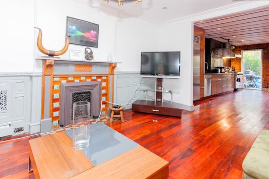 Living Room (sofa's can be slept on)