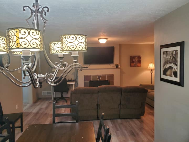Spacious 2br/2ba Near Downtown Slc | Gigabit Wifi - Salt Lake City