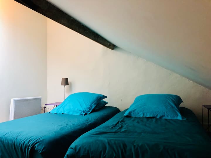 chumba cha kulala cha pili.
Ina vitanda viwili 90