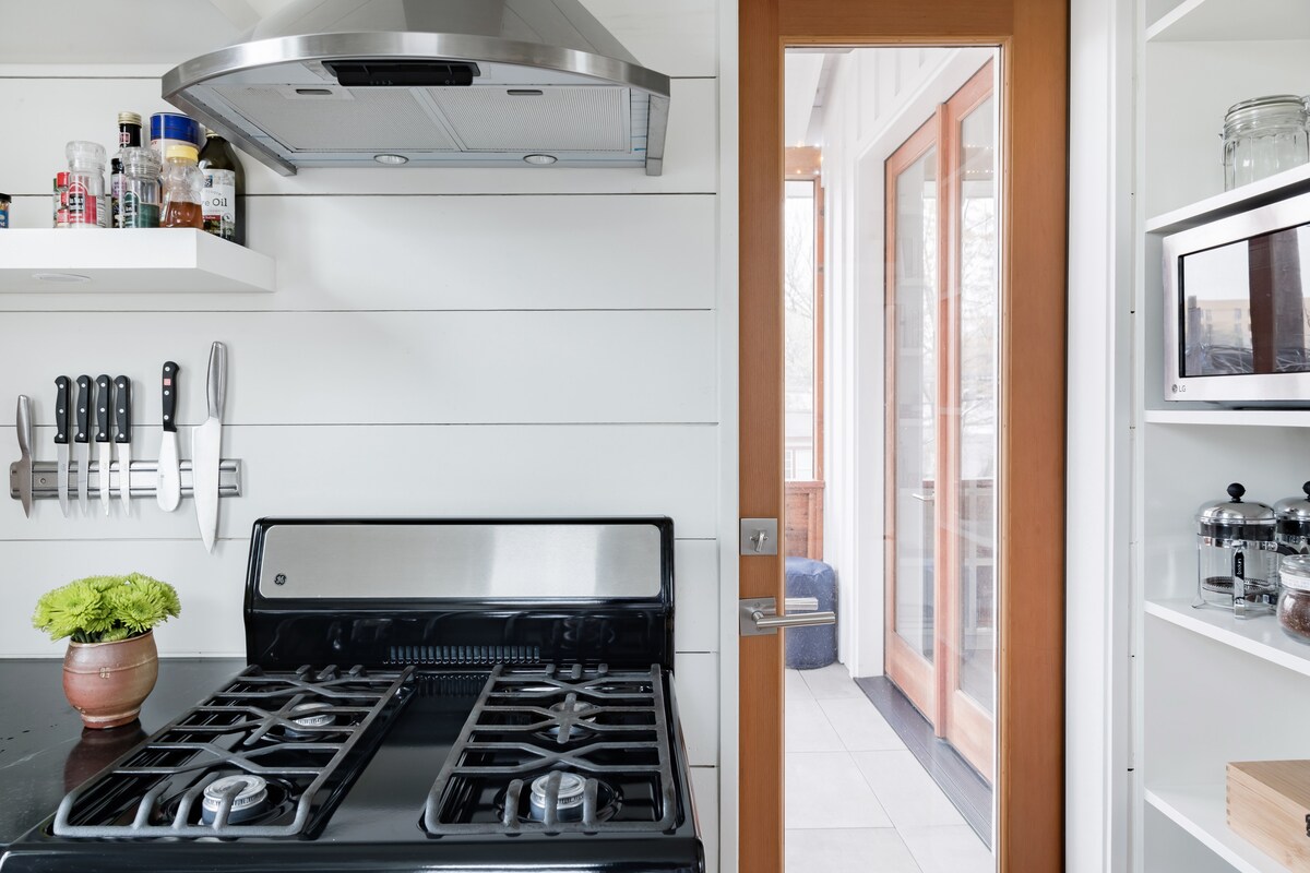 Stylish Alley Flat in Highly Walkable Central East Austin
