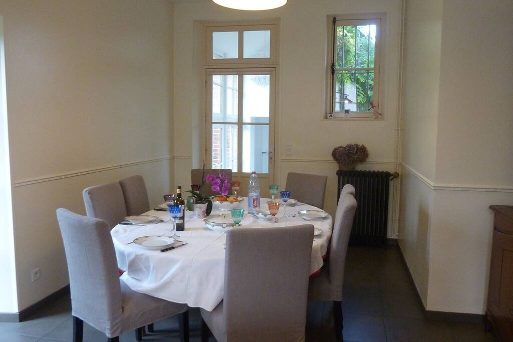 salle à manger de 8 à 12 personnes