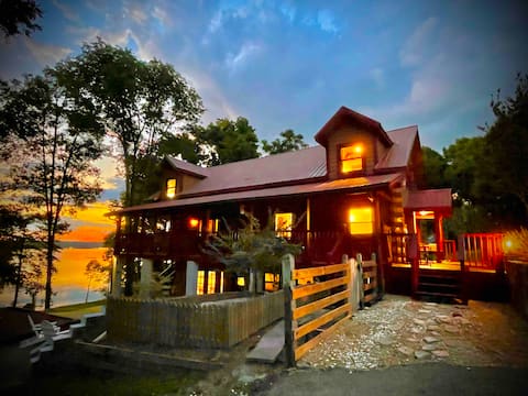 Don Quixote Lakefront log cabin