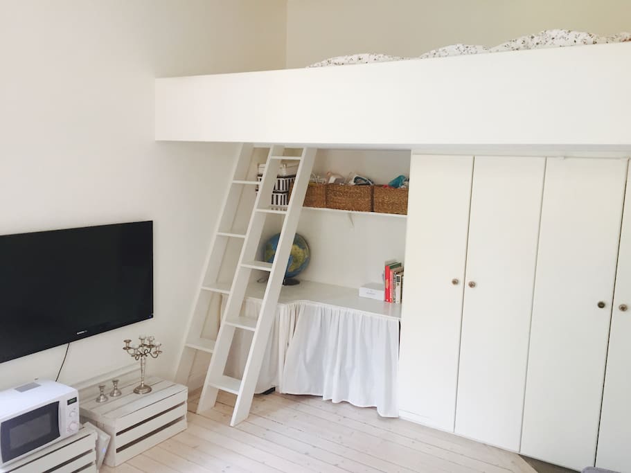 Stairs to loft bed (140cm bed). Tv with lots of channels.