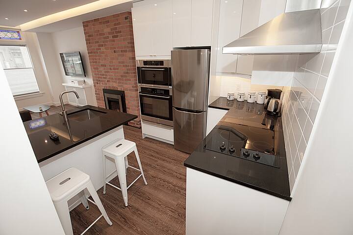 Dundas Square – Victorian – Parking/Office/Yard gallery image 2