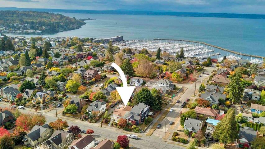 1926 Ballard • Sunset Hill • A/C • EV • Fireplace! gallery image 3