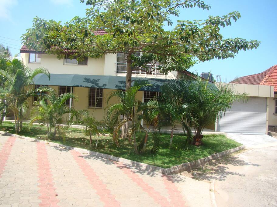 Cozy, awesome place by Coco Beach in Oysterbay. Houses for Rent in