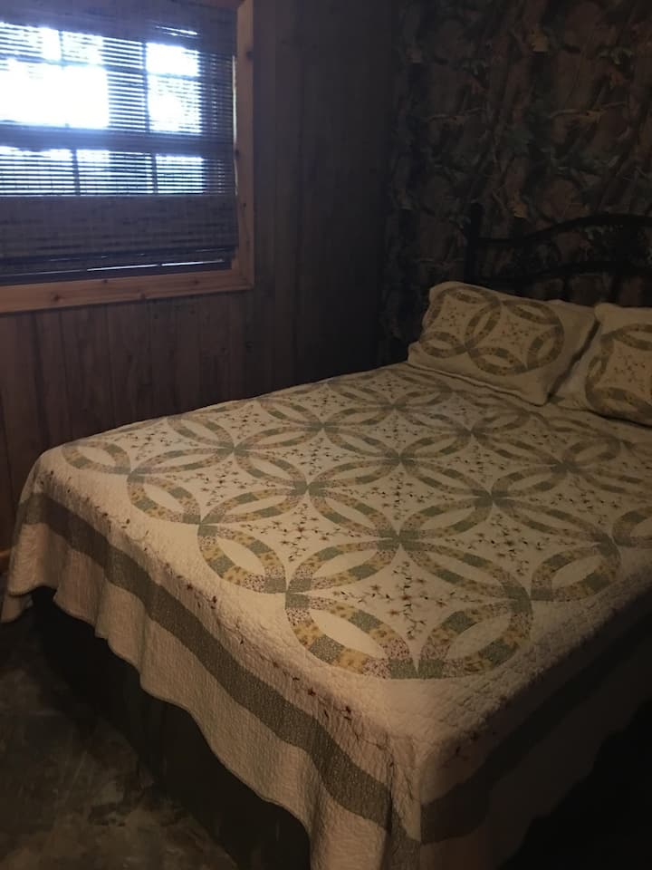 Round Pond Lodging Eagle's Nest Cabins for Rent in Brookport