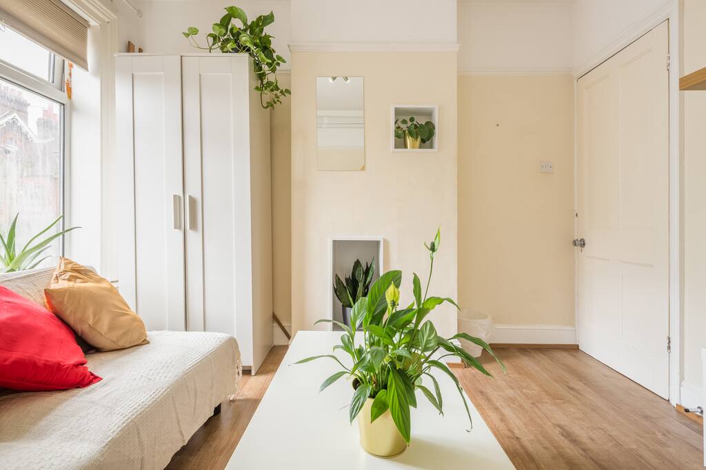 1st floor lounge/living area