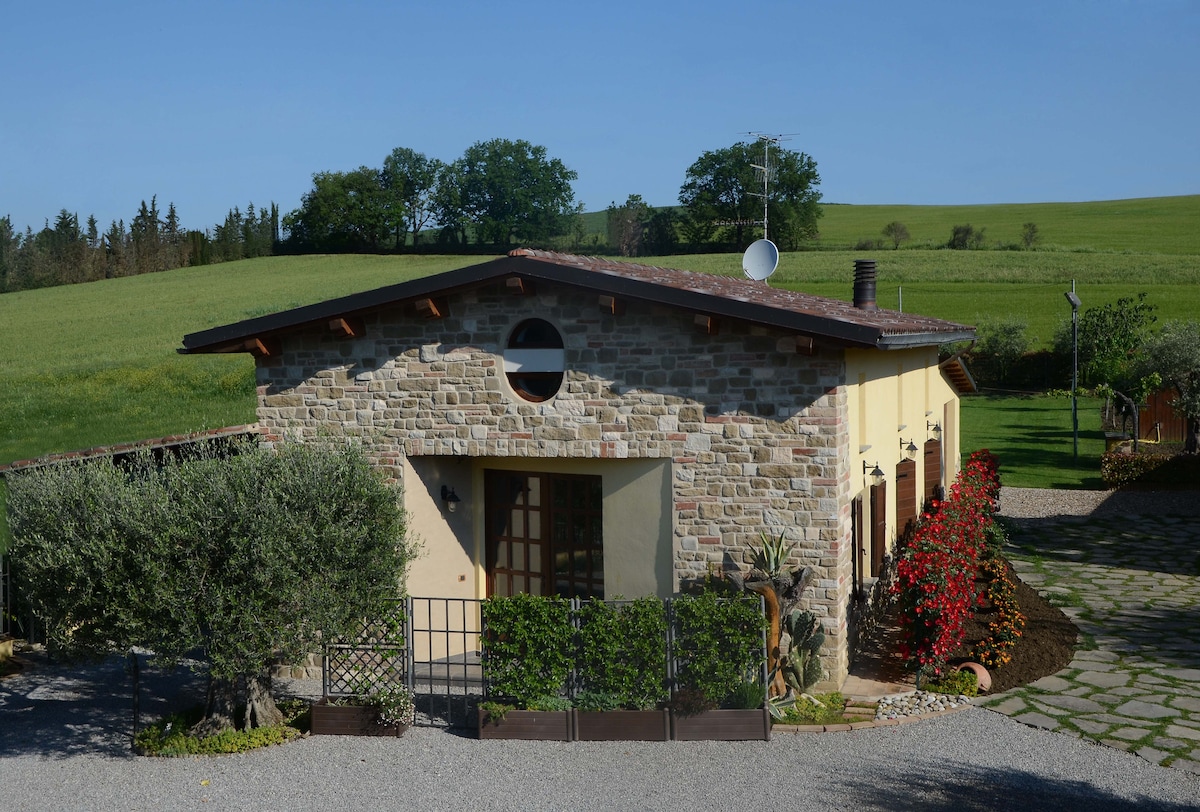 Loft s bazenom okružen zelenilom - Kuće za najam - Acquaiola Gratiano,  Umbrija, Italija - Airbnb, image size:1200x812