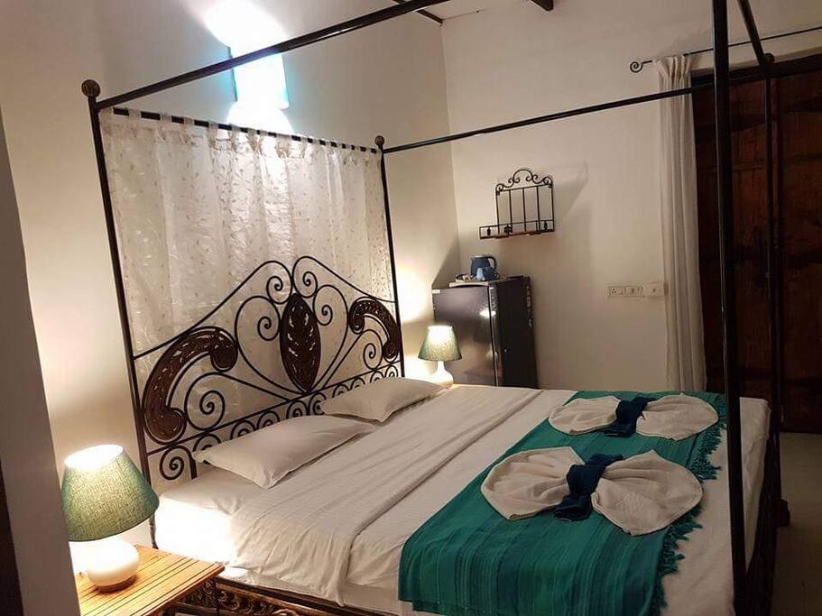 4 poster bed