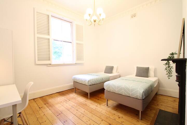 3BR + 2BATH Victorian Terrace RARE HERITAGE HOME gallery image 2