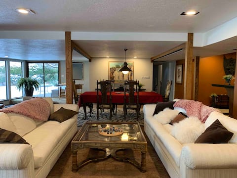 Top Airbnb: Ski Basecamp + Hot Tub | Brighton/Solitude 20 min in Cottonwood Heights