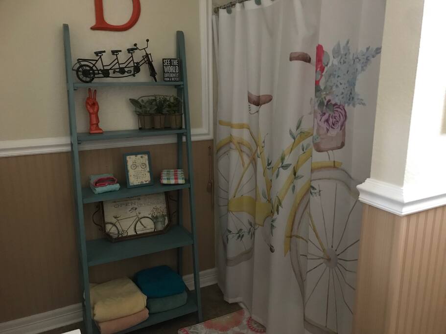 Private bath/shower